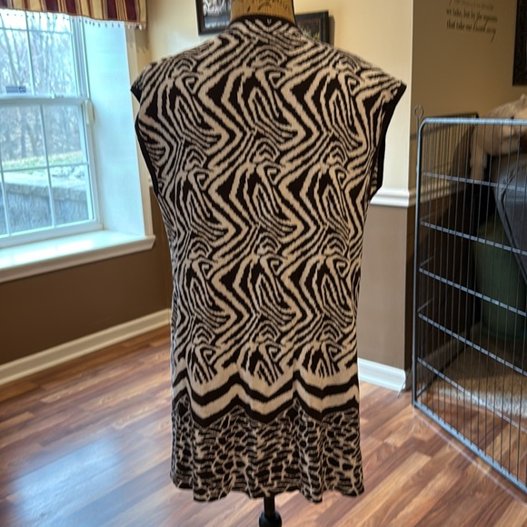 Chicos size 2 brown and off white patterned vest - Picture 3 of 3